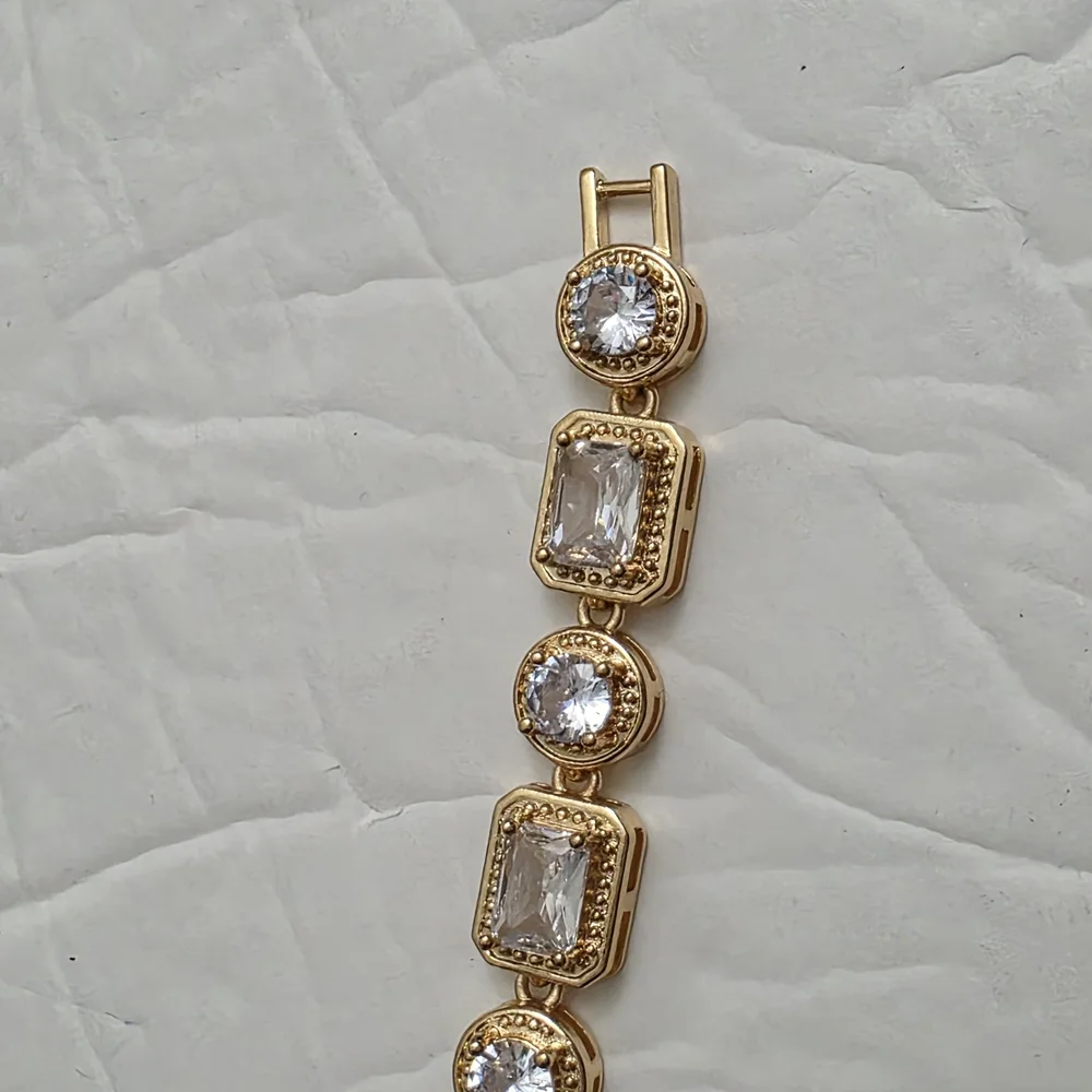 Gold and Simulated Diamonds Bracelet